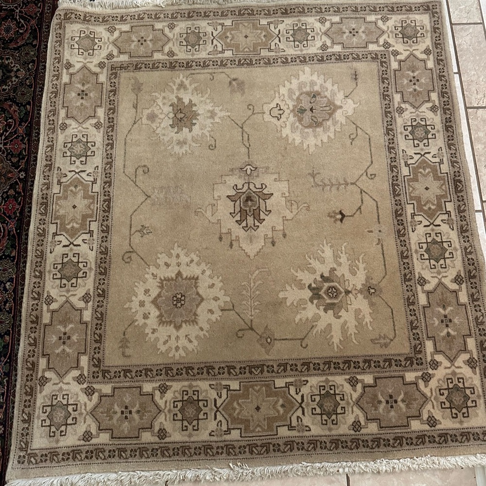 Persian Hand-Knotted Wool Heriz Rug 4.6 x 4.3